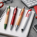 Comment le stylo personnalisé est devenu un levier de communication durable et incontournable ?